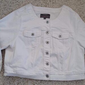 Torrid Women’s Size 2 White Denim Jacket 98% Cotton / 2% Spandex Cropped Button